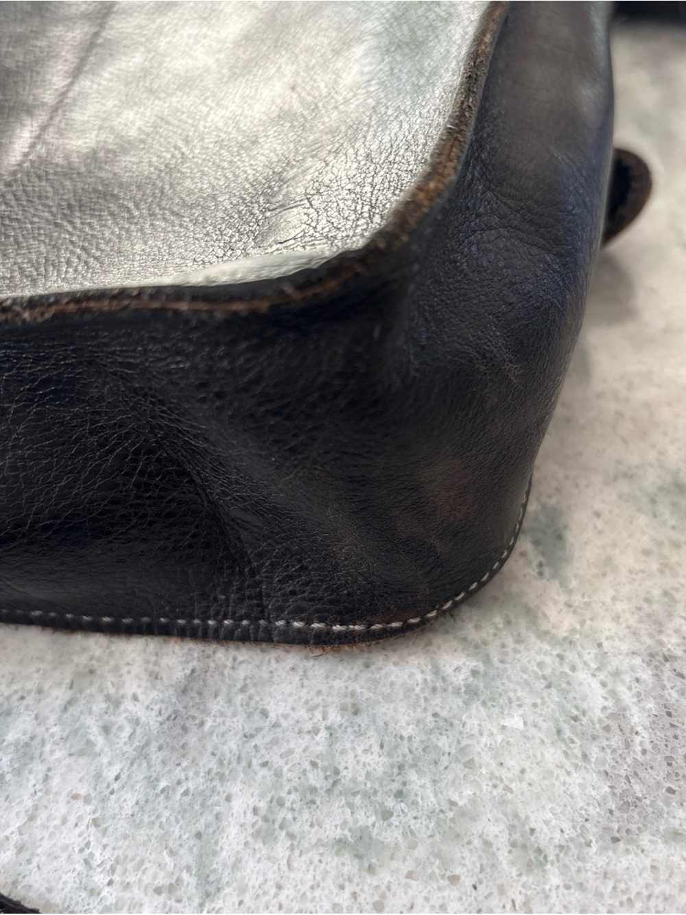 BedStu Venice Classic Unisex Black Leather Messenger Bag with Front Buckle - Picture 12 of 15